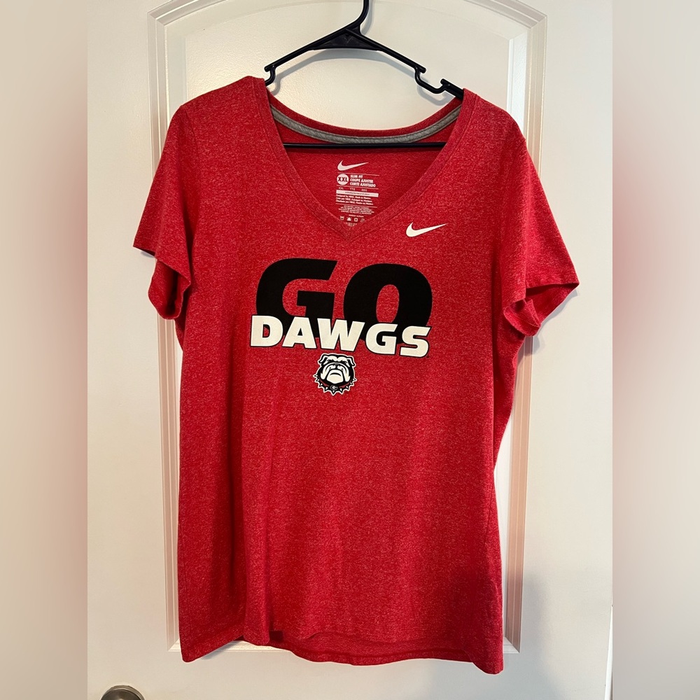 Nike Red Women’s Georgia Bulldog V-Neck Go Dawgs Tee Size XXL Slim fit.